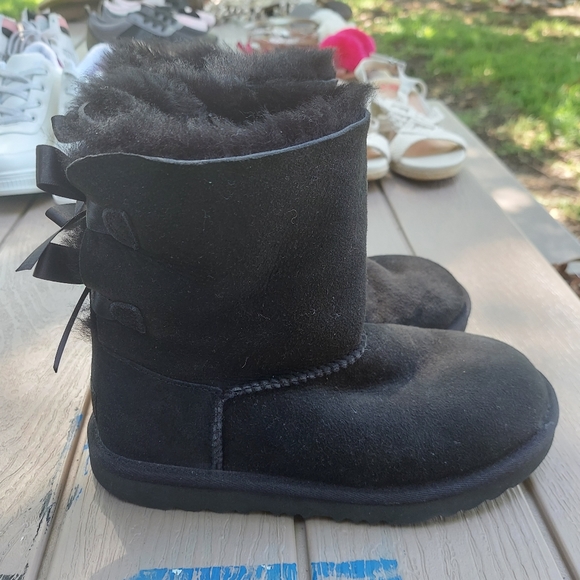 Worn 2 times girls size 4 UGG boots - Picture 4 of 5